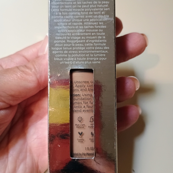 Pur 4-in-1 Love Your Selfie Foundation & Concealer - Picture 3 of 4